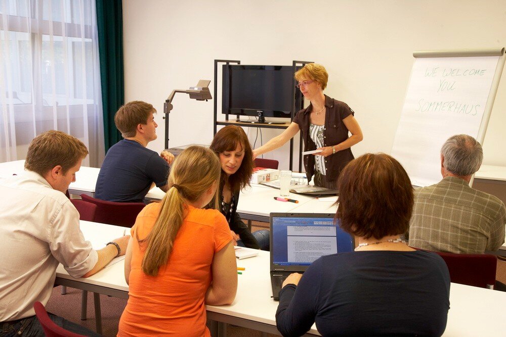Seminargruppe am Tisch